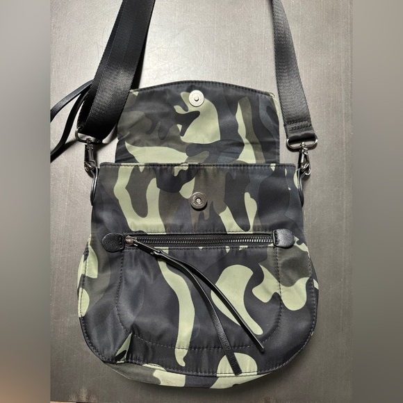 Urban Expressions Nylon Convertible Foldover Crossbody Bag Camouflage Travel - Picture 11 of 14